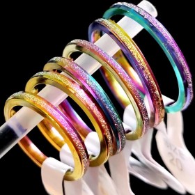 Tynd 2 mm rainbow glitter ring, Unisex. Stål/color