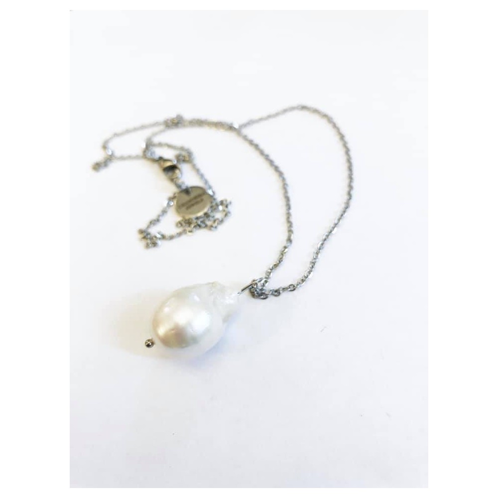 Baroque 2.5 cm pearl in surgical steel chain (silver)