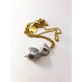 Grå perle med stål/rødgulds kæde 60 cm