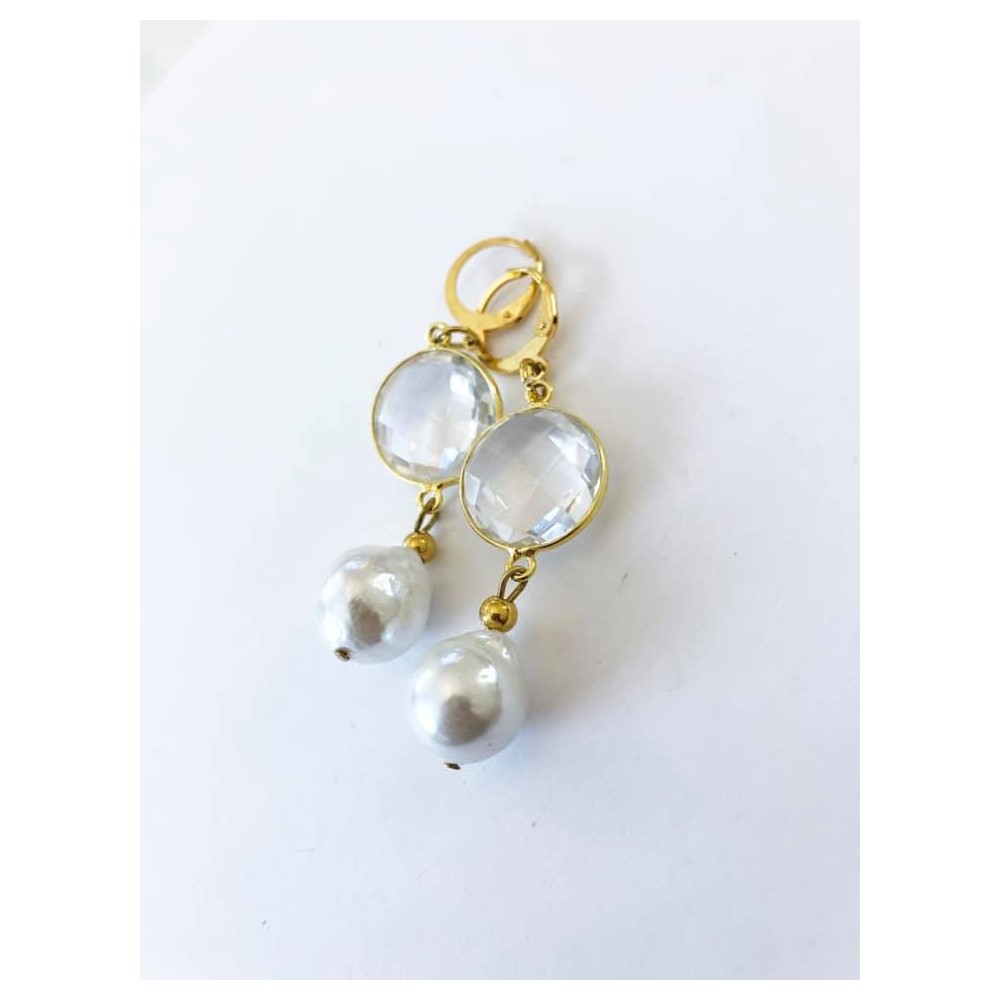 Hvid quartz ædelsten og perle øreringe. stål/guld
