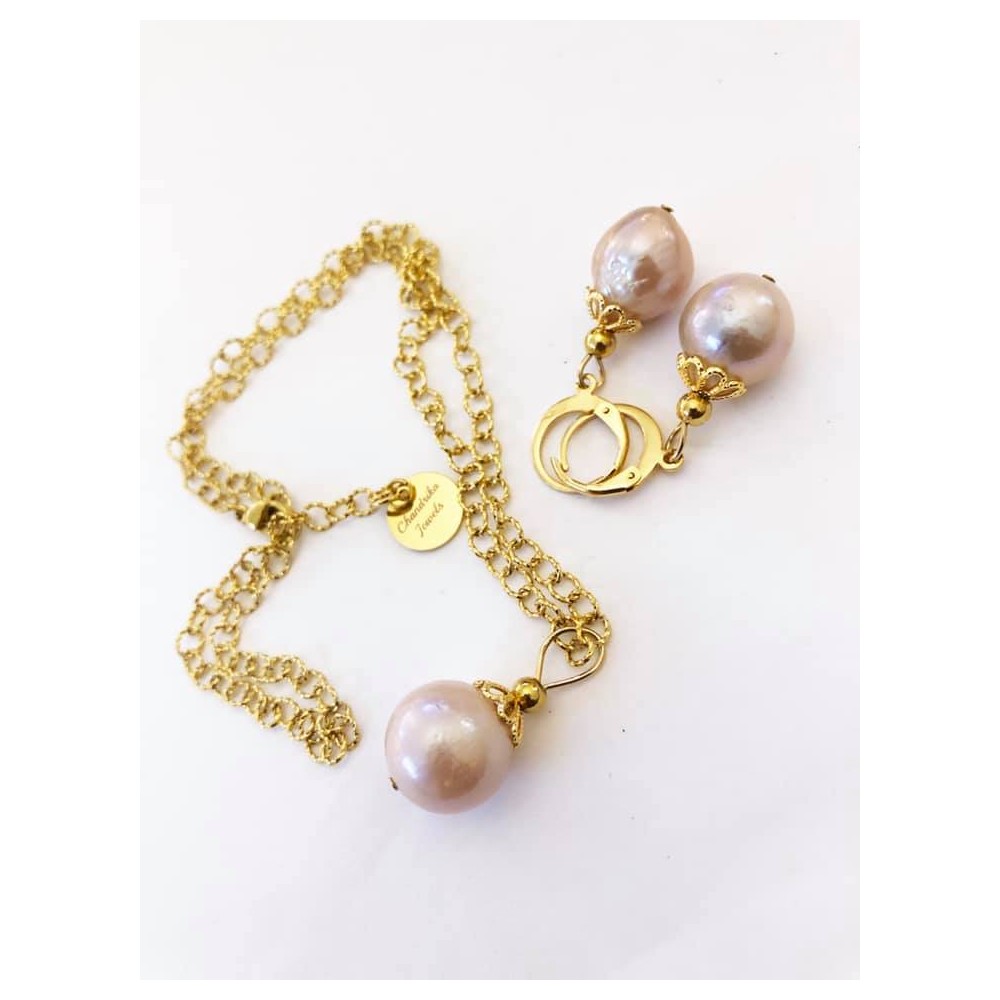 Beige farvede baroque perle sæt. 12-13  mm. Stål/guld perler.