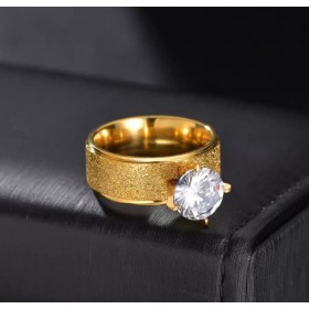 8 mm bred glitter ring, med stor sten. Stål/guld